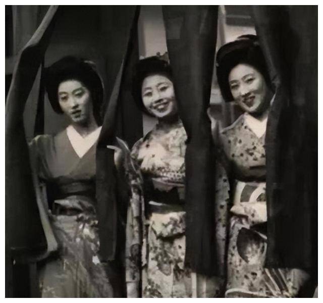 的RAA组织从业女性说：最怕黑人龙8囯际战后日本成立了臭名昭著(图8)