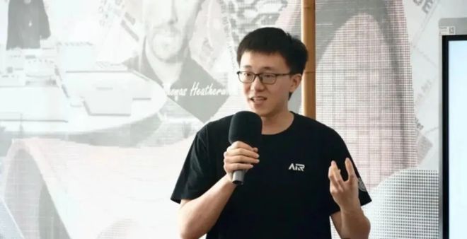 人向腾讯元宝提15条建议马化腾深夜回复；百川智能又一合伙人出走丨雷峰早报龙8手机登录入口华为一口气甩四款车发布首款阔折叠手机售价超七千元；投资(图2)